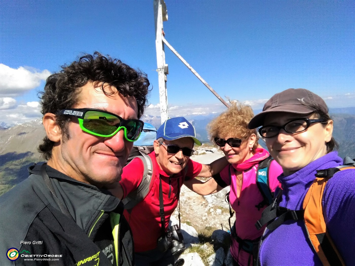 88 In Cima della Croce in posa con gli alpinisti Mauto e Barbara.jpg